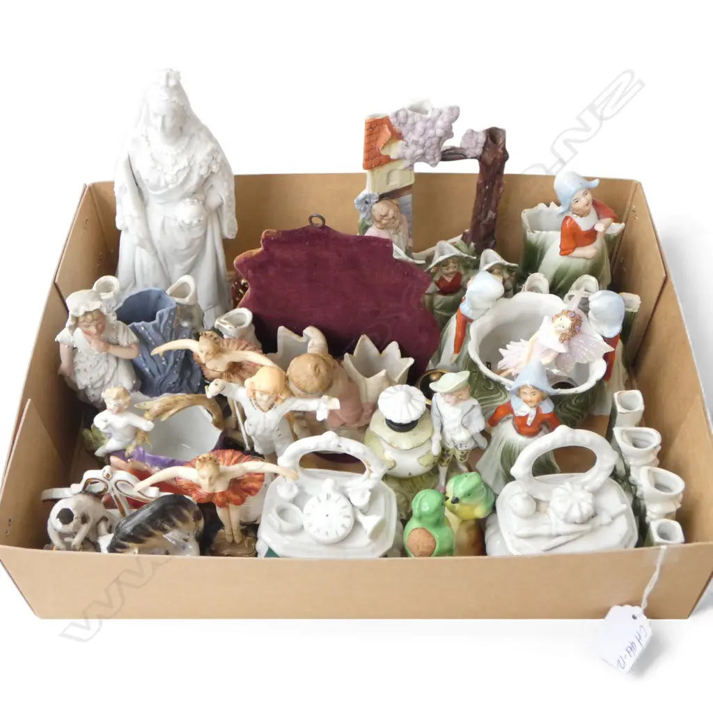 LGE COLLECTION MINI COLLECTABLES: bisque ware + figures + Queen Vict. etc Image 1++