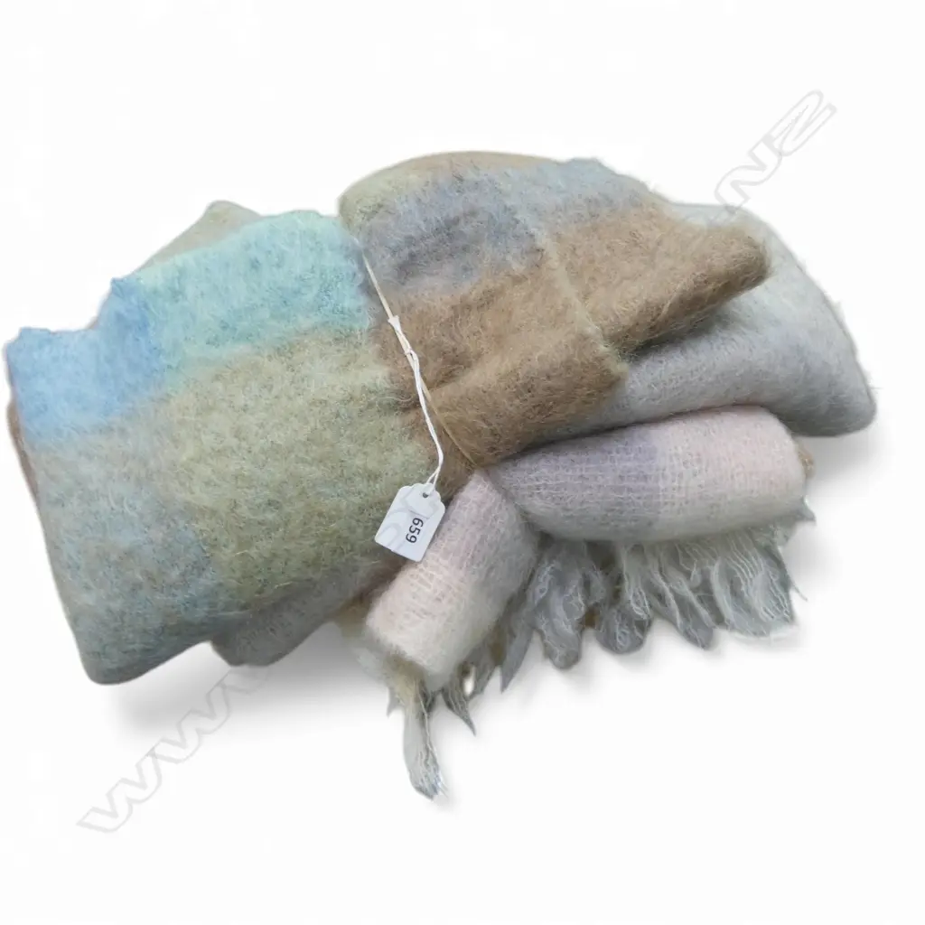 3 VINTAGE MOHAIR BLANKETS  Image 1++