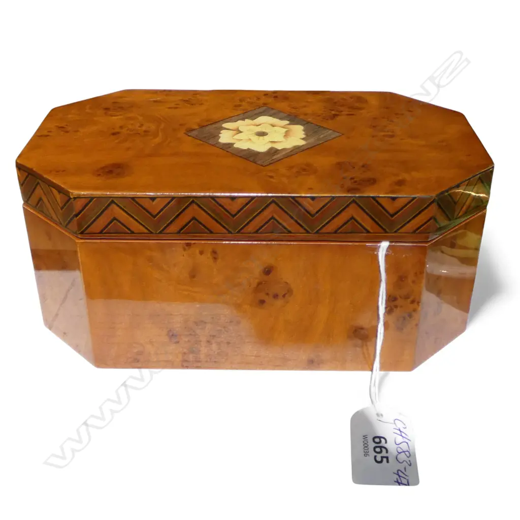 BURR WALNUT INLAID JEWEL BOX fitted interior Italian ? W.195mm Image 1++