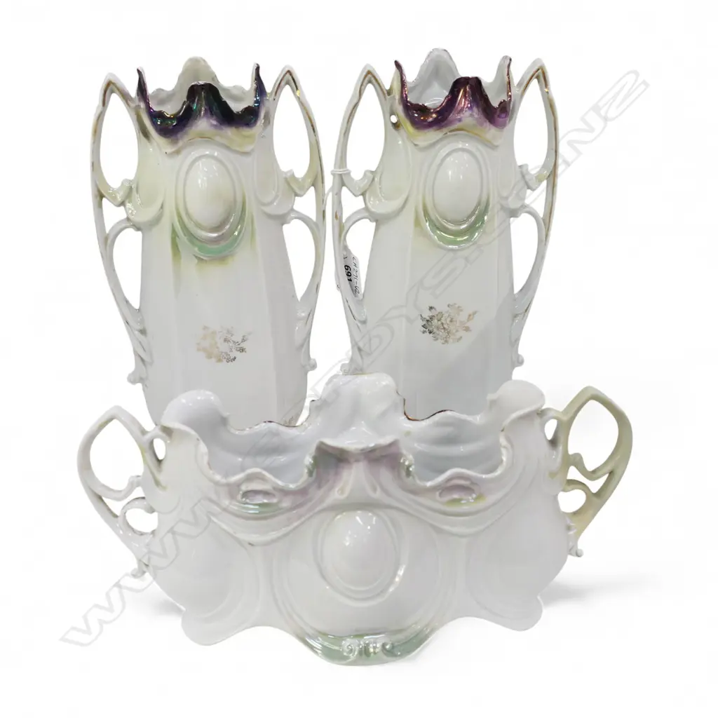 3 VICTORIAN PORCELAIN MANTEL VASES, H.275mm Image 1++