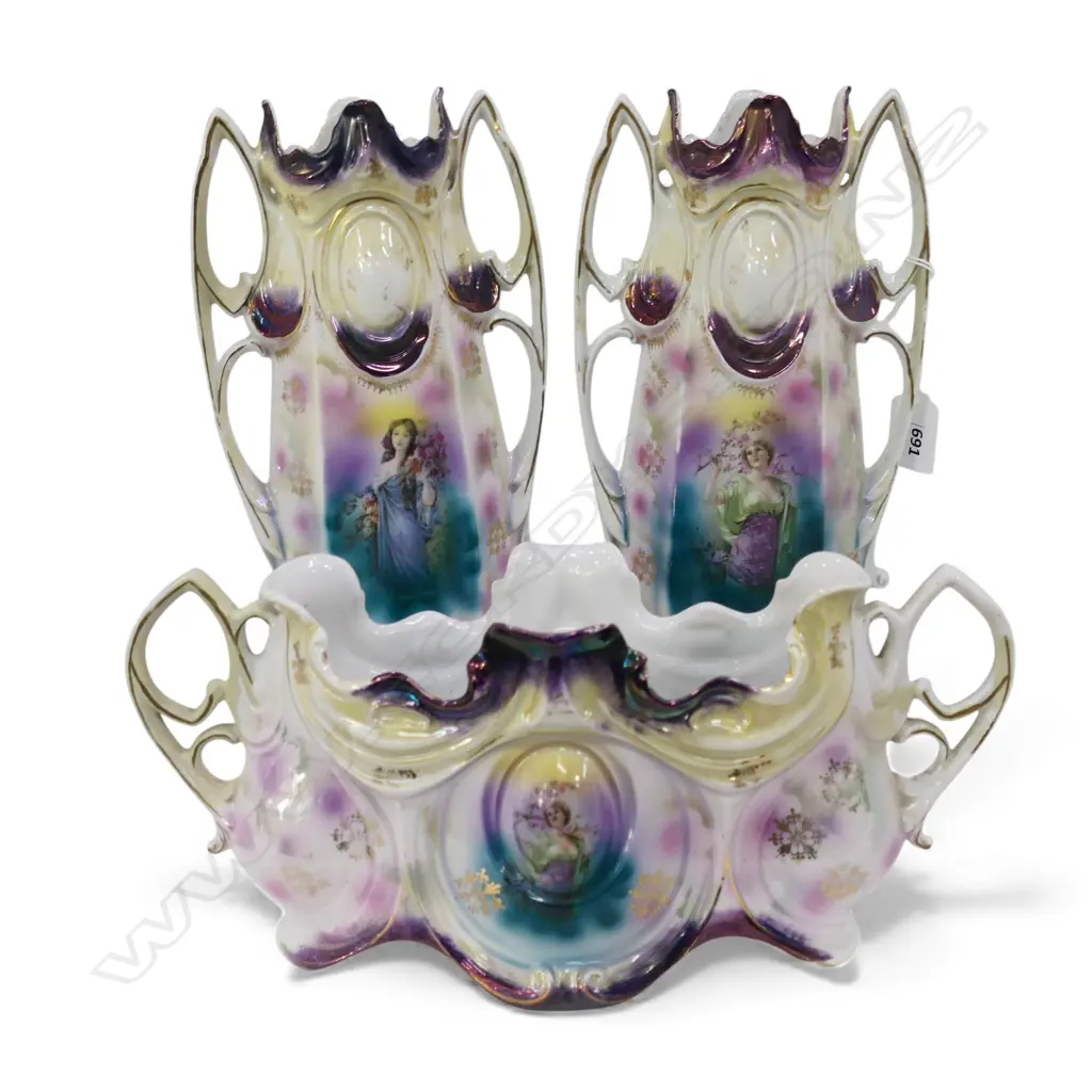 3 VICTORIAN PORCELAIN MANTEL VASES, H.275mm Image 1++