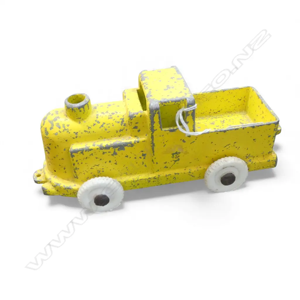 FUN HO! yellow pull-along NZR TRAIN paint worn. L.225mm Image 1++