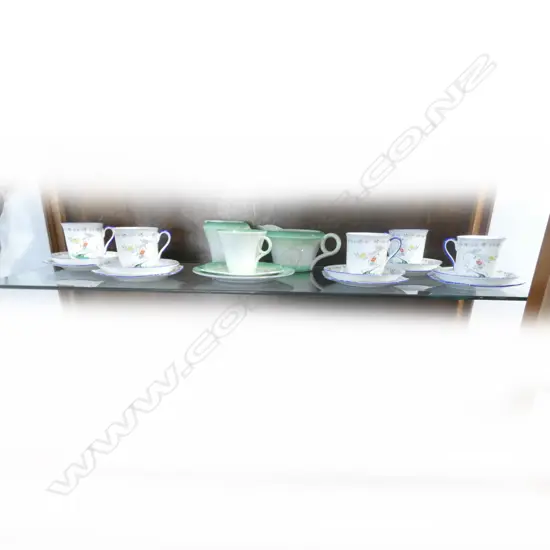 COLLECTION OF BLUE & WHITE SHELLEY CHINA 3PC TEASET 2CSPS VASE COFFEE POT HONEY POT CONDERMENT SET ETC