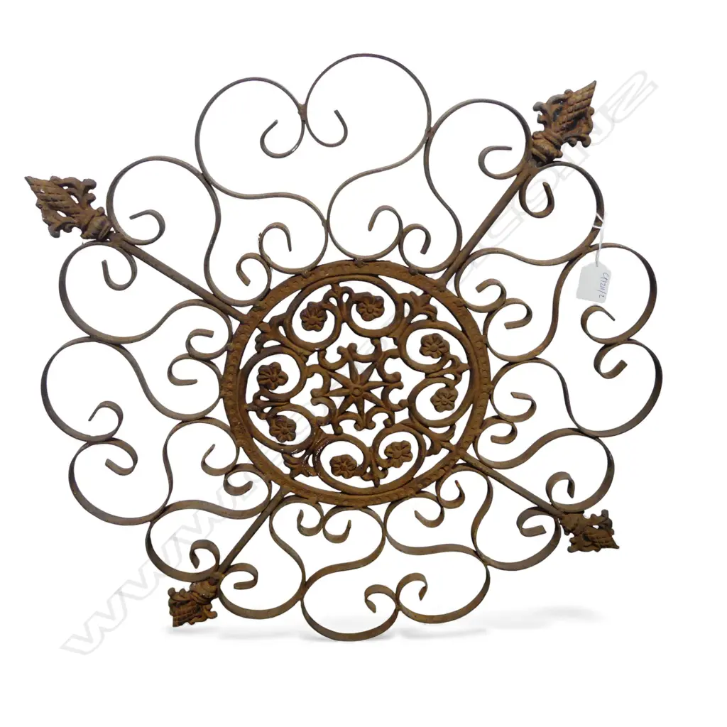 DECORATIVE IRON GRILLE 630mm dia Image 1++