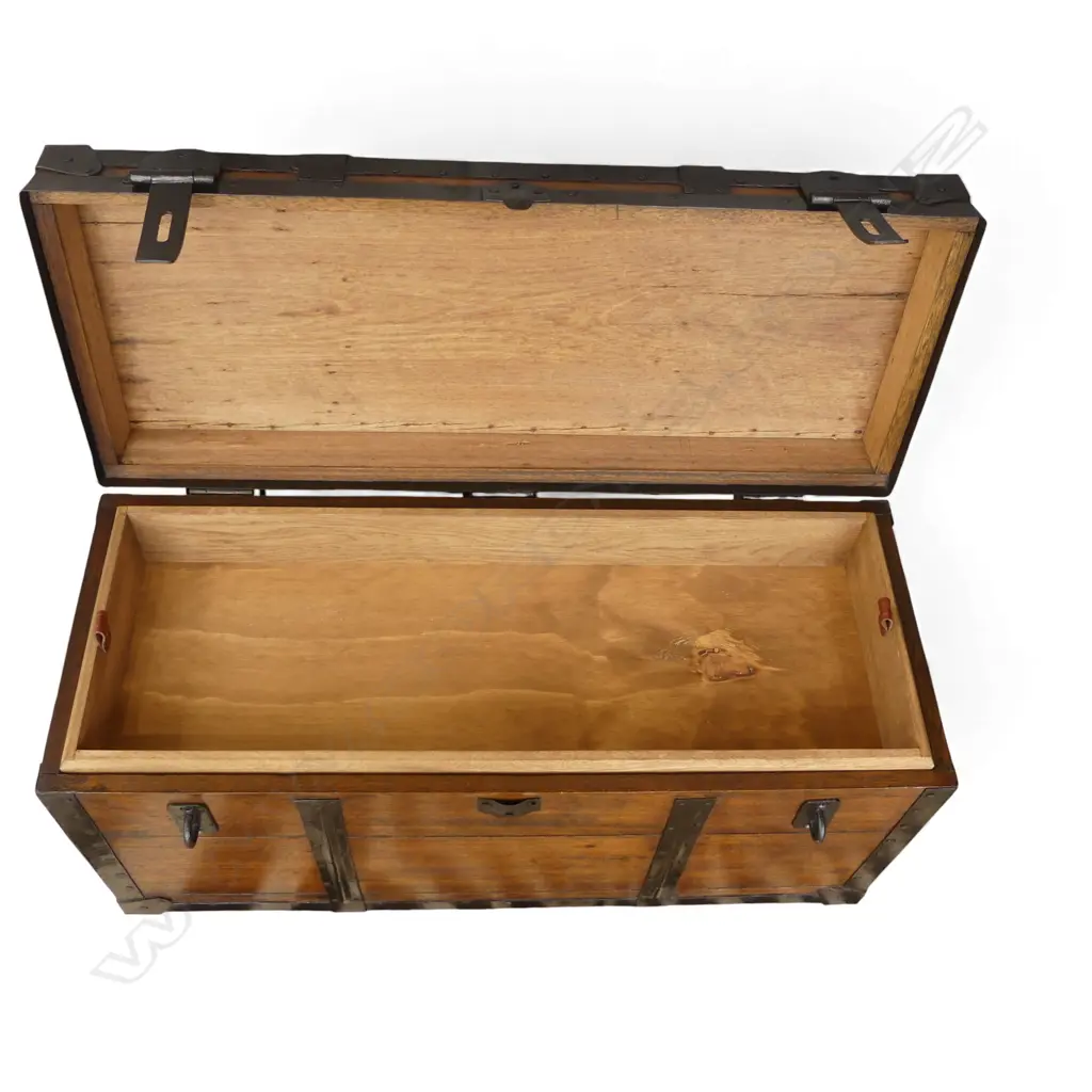 WOODEN CRATE w. METAL DETAIL W.705mm Image 1++