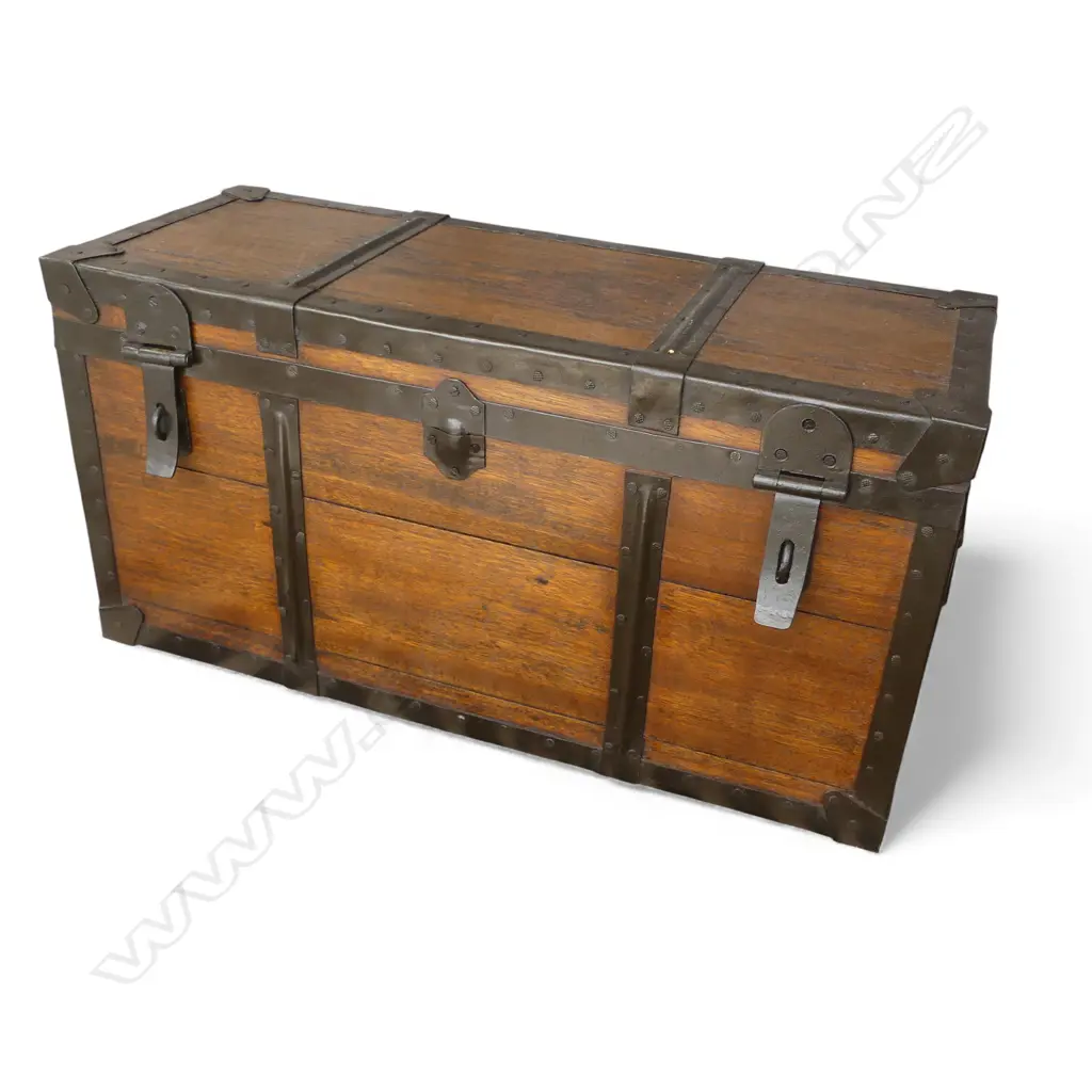 WOODEN CRATE w. METAL DETAIL W.705mm Image 1++