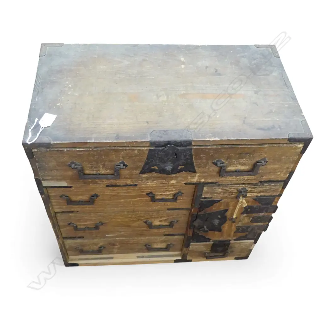 Vintage small Japanese collector's chest. Early 20thC with key. H.580mm Image 1++