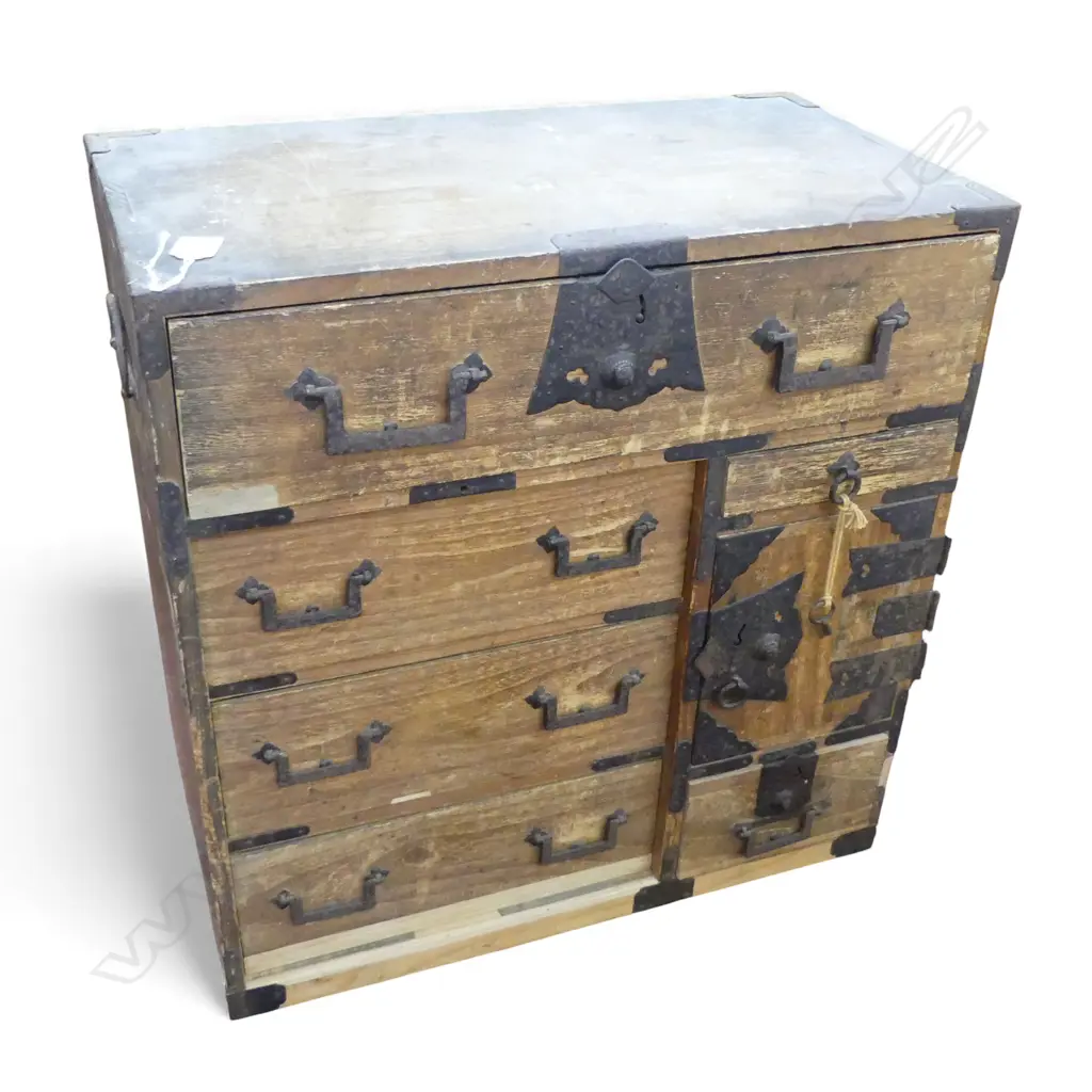 Vintage small Japanese collector's chest. Early 20thC with key. H.580mm Image 1++
