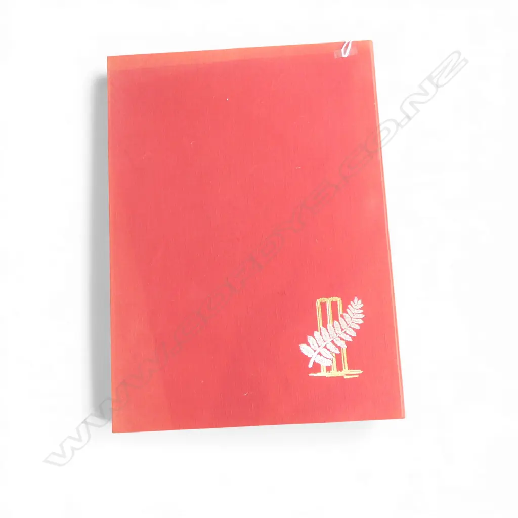 MEN IN WHITE - THE HISTORY OF NEW ZEALAND INTERNATIONAL CRICKET 1894-1985; Ed. 174/1200 in case Image 1++