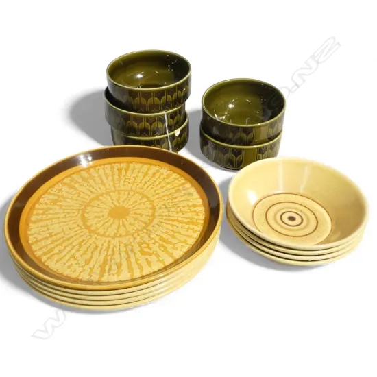 5 CROWN LYNN DINNER PLATES + 4 BOWLS + 5 HORNSEA BOWLS, CHIPS