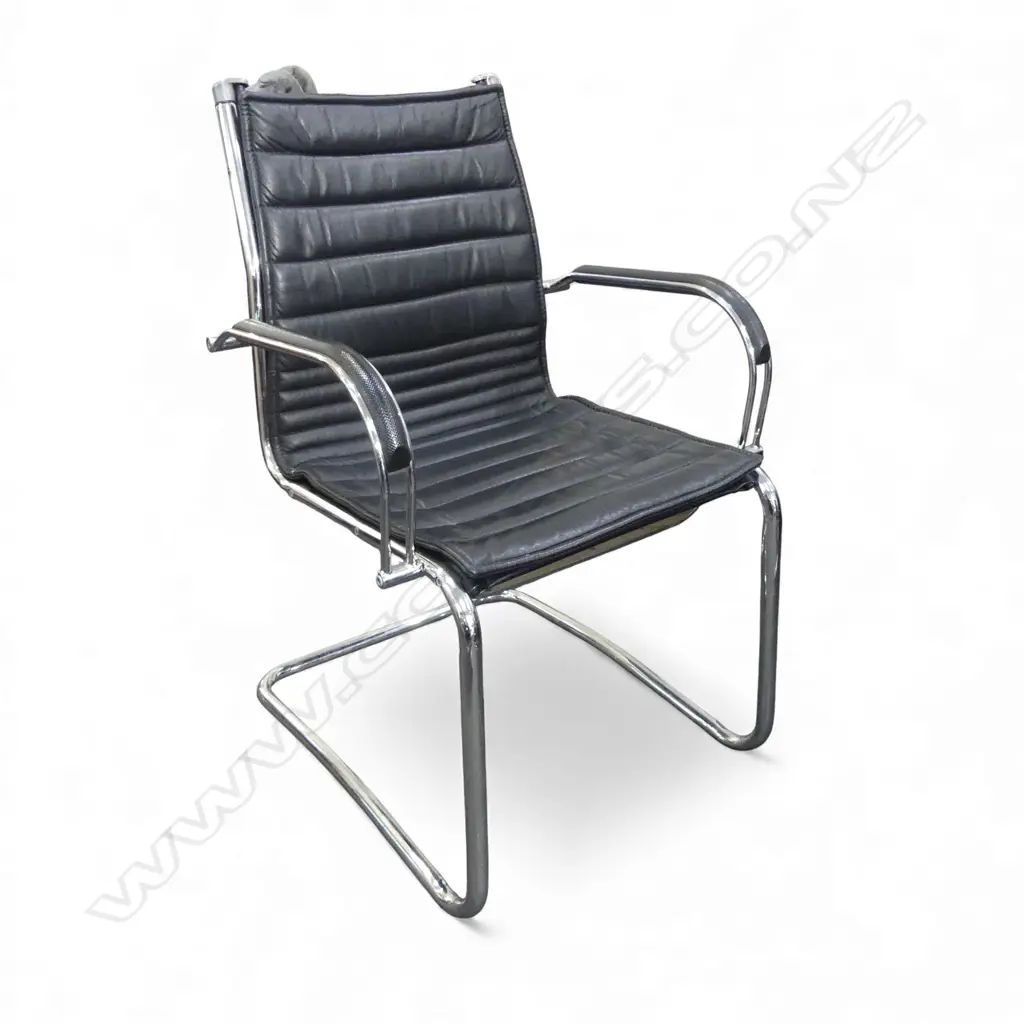 4 MODERN CHROME AND BLACK LEATHER DINING CHAIRS Image 1++