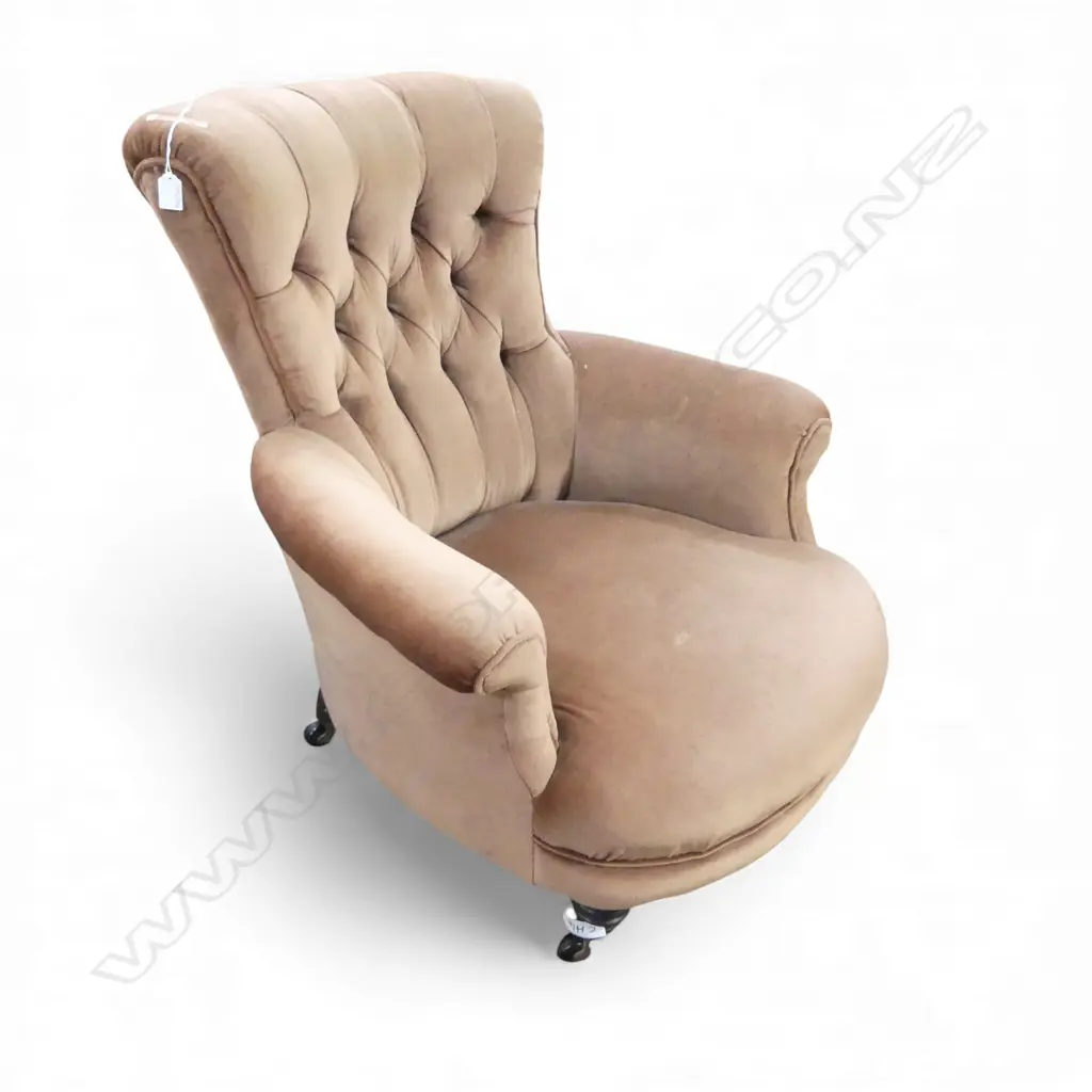 VELVET BUTTON BACK ARMCHAIR Image 1++