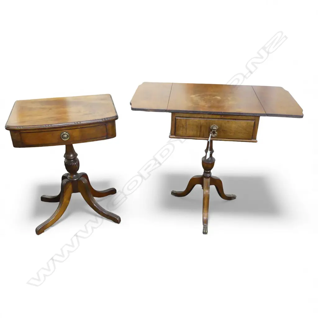 2 REGENCY STYLE MAHOGANY PEDESTAL SIDE TABLES Image 1++
