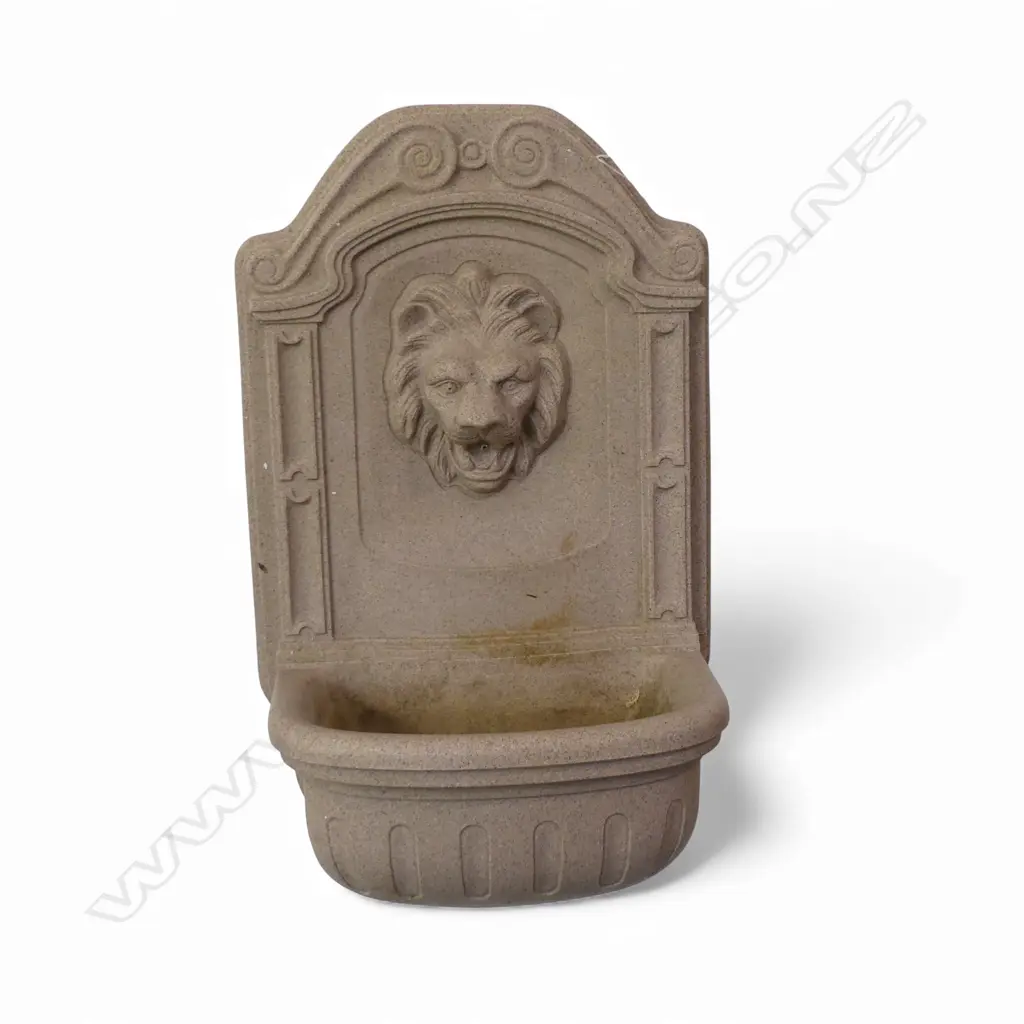 LIONS MOUTH WALL MOUNTED PLASTIC FOUNTAIN H.770mm Image 1++