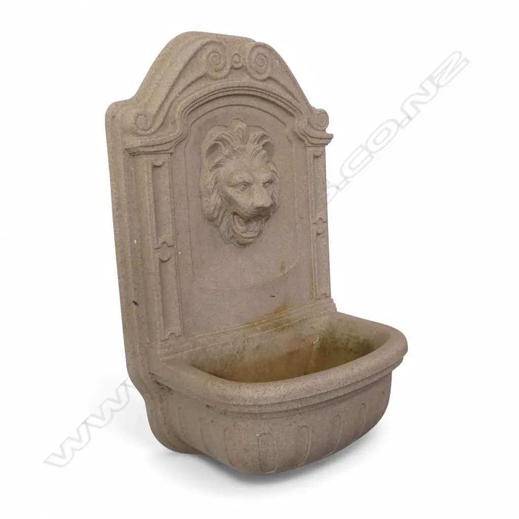 LIONS MOUTH WALL MOUNTED PLASTIC FOUNTAIN H.770mm Image 1++