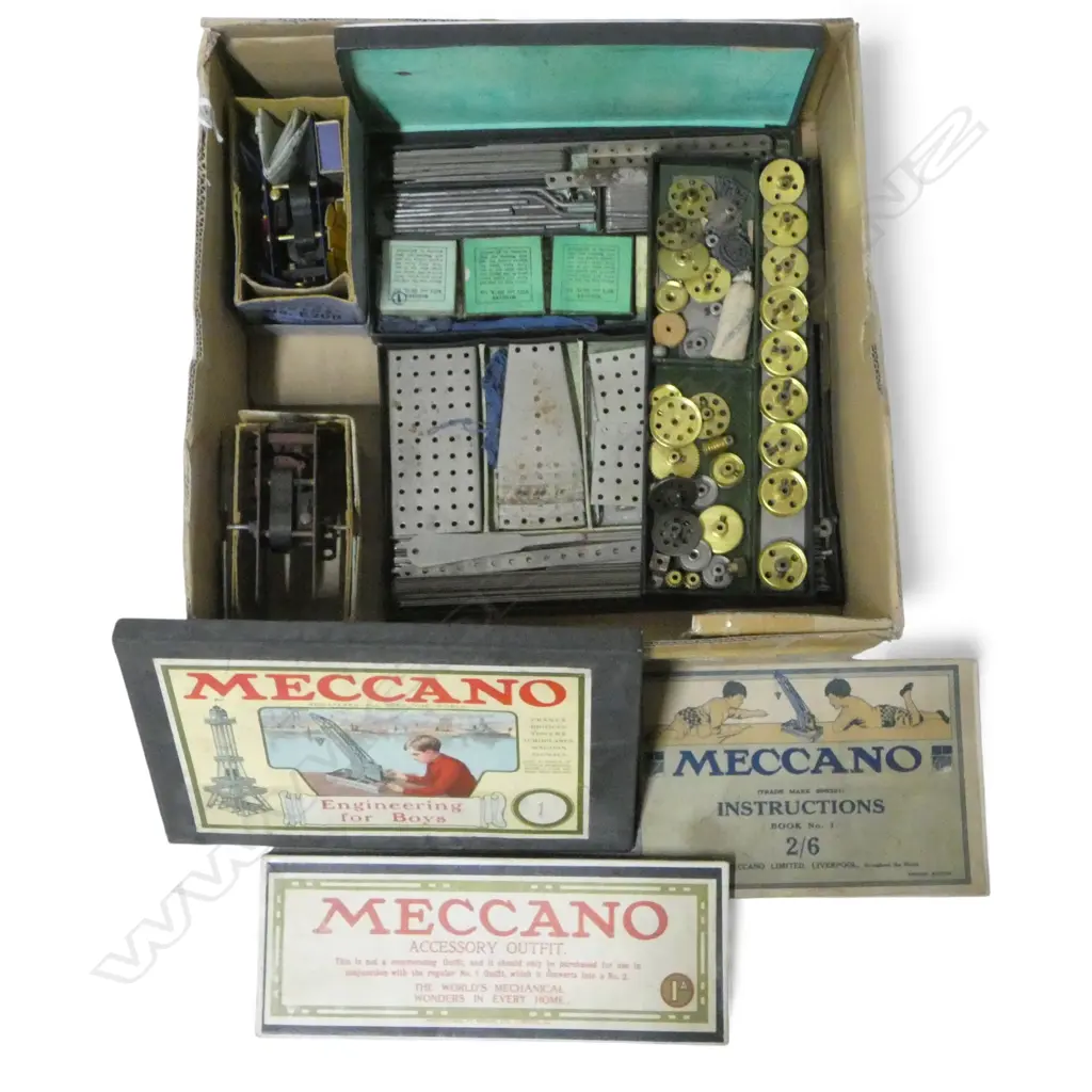 COLLECTION OF O GAUGE TRACK POINTS ENGINES CARRIAGES & PARTS Image 1++