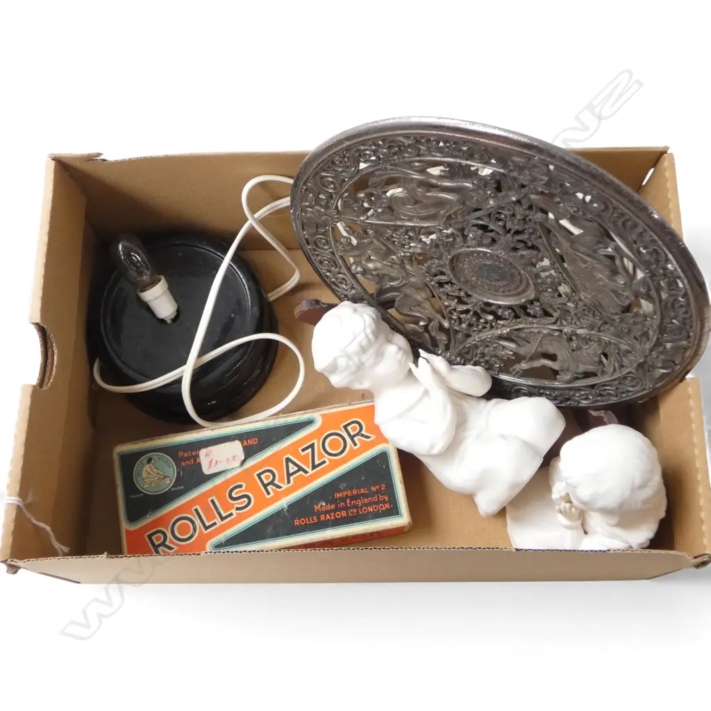 COALBROOKDALE DECORATIVE PLATE, PR PORCELAIN LAMPS (FAULTS) + BOXED 'ROLLS RAZOR' Image 1++