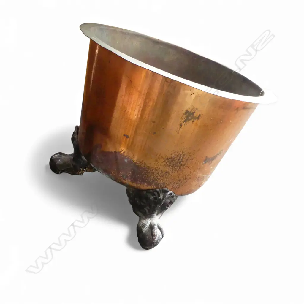 COPPER PLANTER Dia. 570mm w. 6 CAST IRON BATH FEET two attached Image 1++