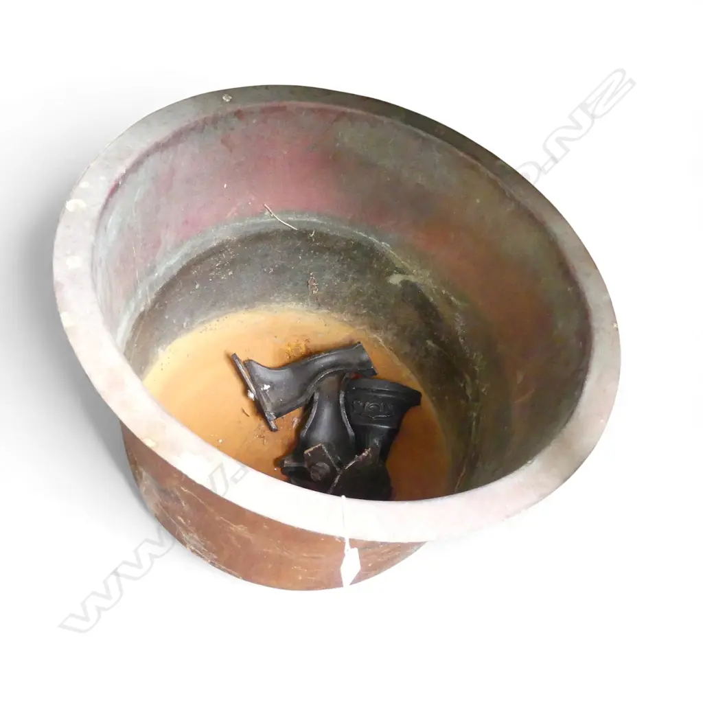 COPPER PLANTER Dia. 570mm w. 6 CAST IRON BATH FEET two attached Image 1++