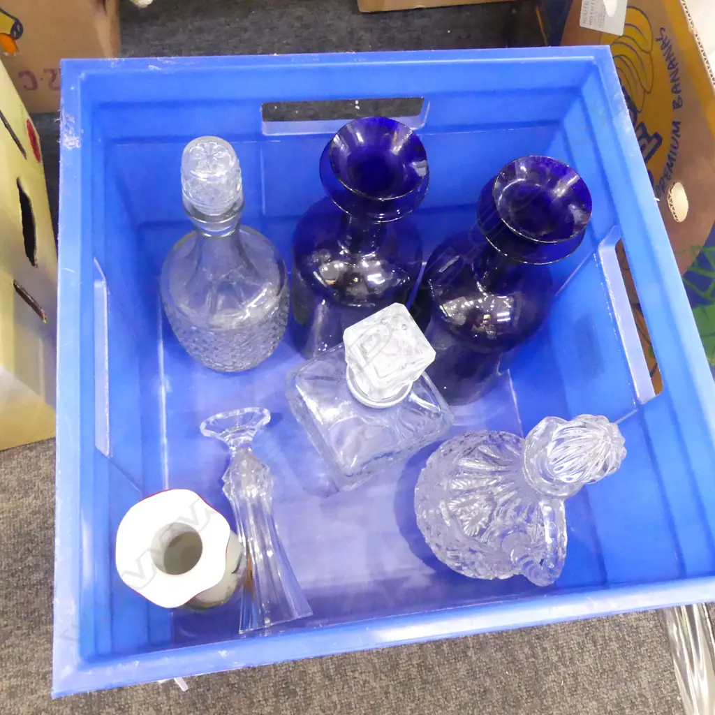 ASST PCES GLASS; PR BLUE GLASS DECANTERS + 3 DECANTERS & 2 VASES H.290mm Image 1++