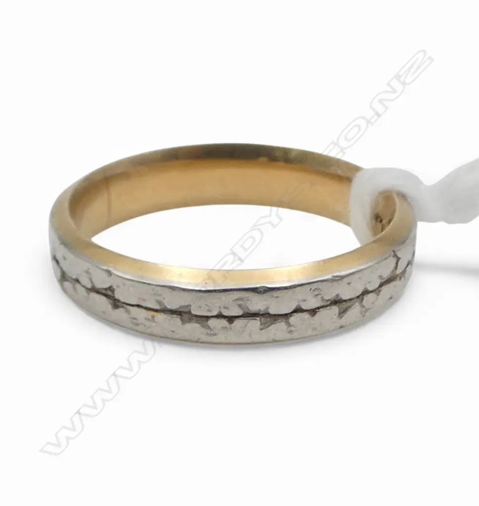 18CT YELLOW/PLATINUM WEDDING RING, 3.8gms SIZE J Image 1++