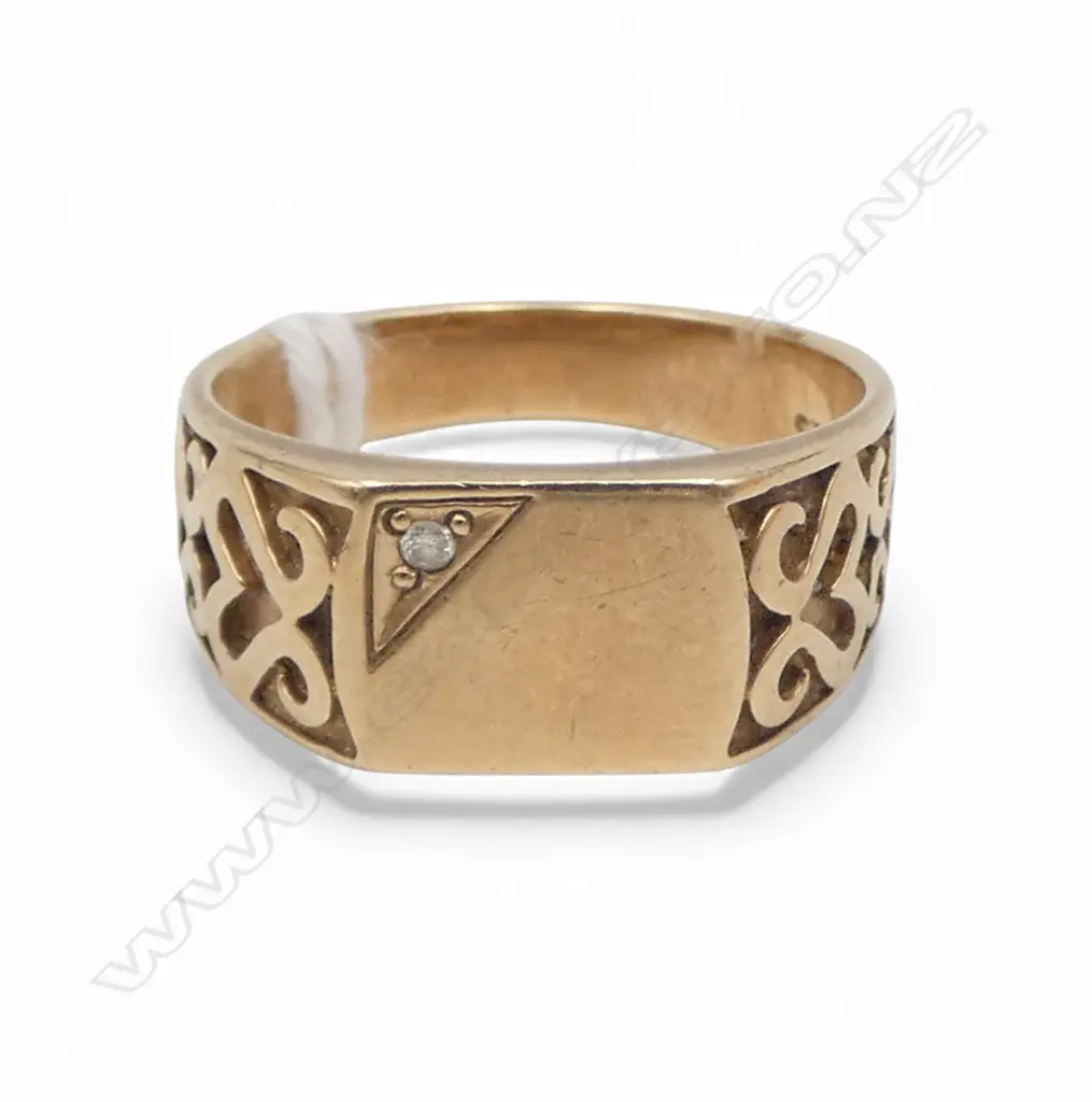 9CT DIAMOND SIGNET RING, 5.6gms SIZE  U Image 1++