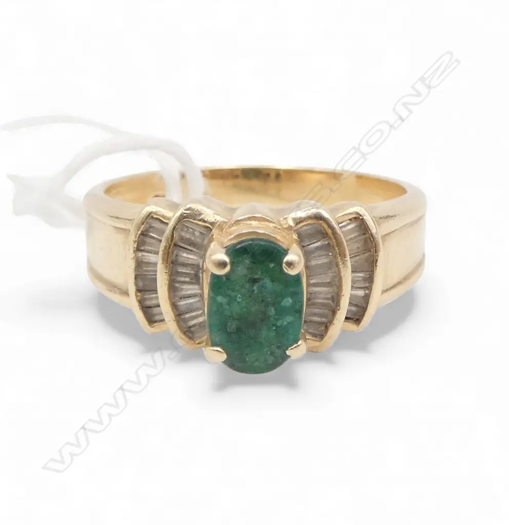 14ct GOLD EMERALD & DIAMOND designer RING 4.6gms SIZE O Image 1++