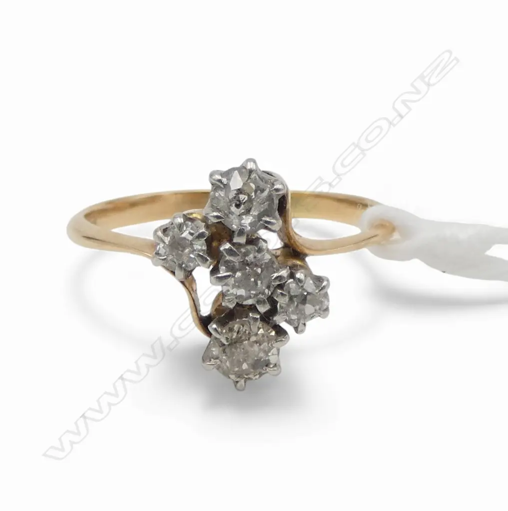 ESTATE 18CT GOLD AND DIAMOND RING 2.84gms SIZE O Image 1++