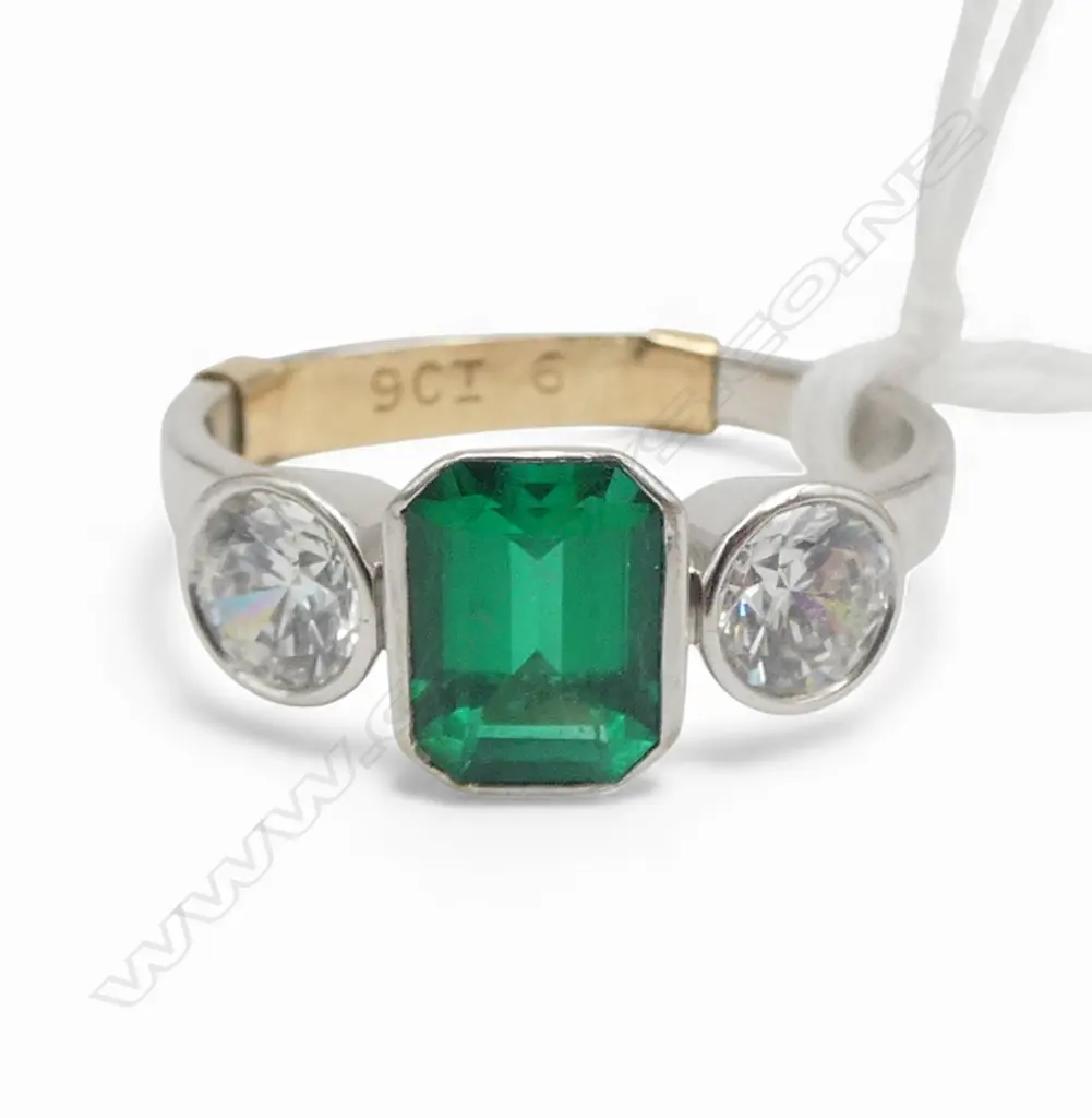 18ct GOLD 3 STONE MAN-MADE EMERALD & CUBIC ZIRCONIA RING with 9ct y/gold ring keeper 5.15gms SIZE R Image 1++