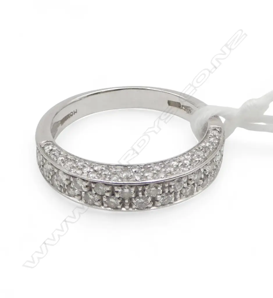 18ct W/GOLD & DIAMOND DRESS RING with STONES SET TOP & SIDES GRAM 3.8gms SIZE O Image 1++