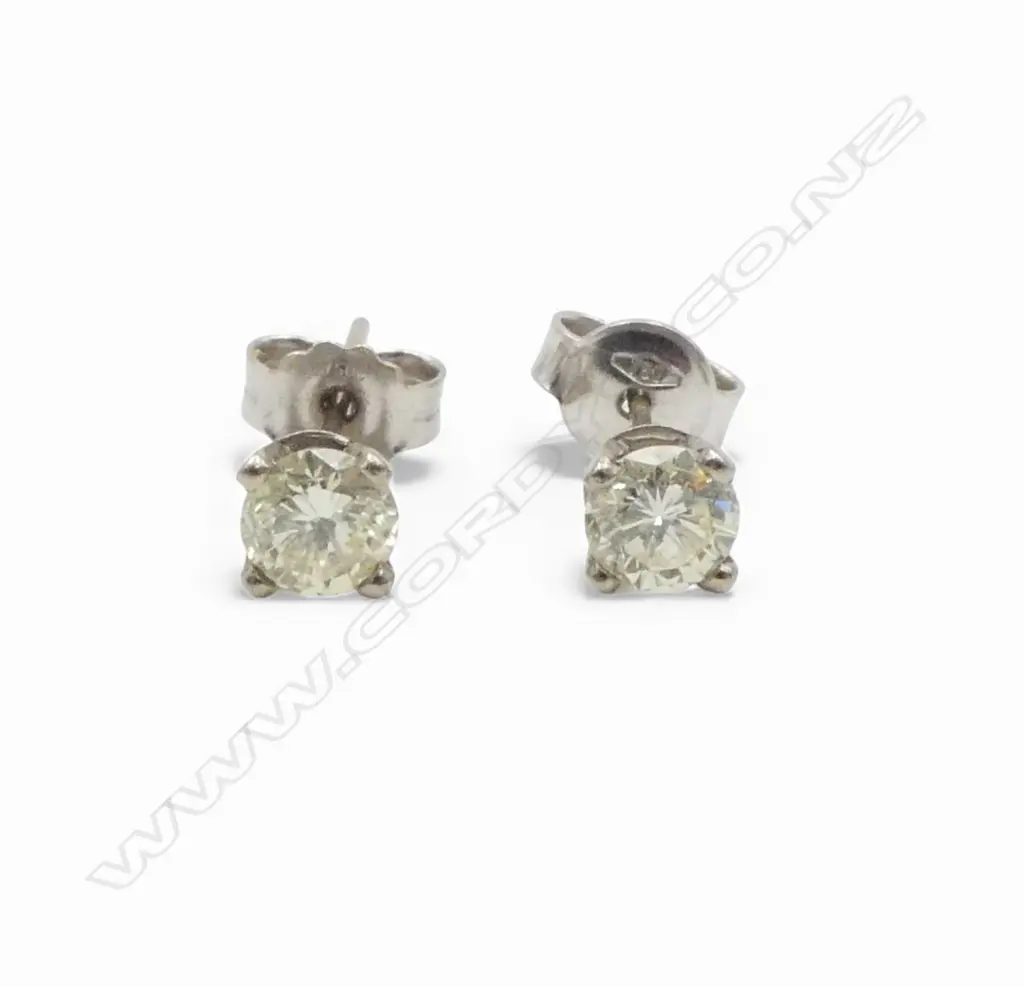 18CT WHITE GOLD AND DIAMOND STUD EARRINGS (approx 0.35ct each)  Image 1++