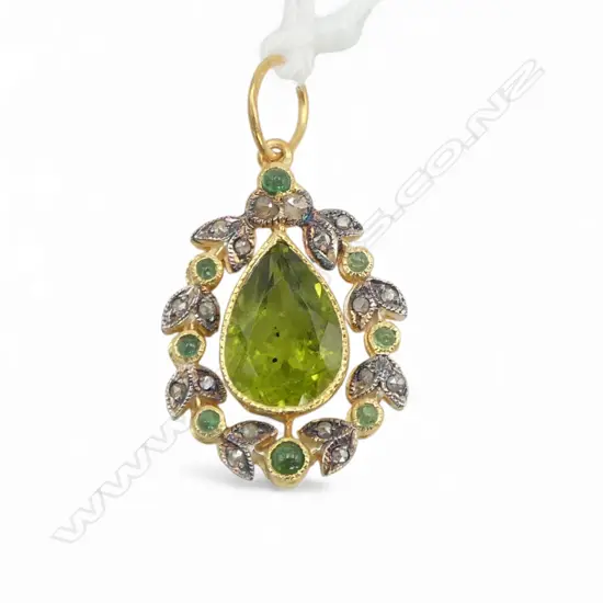 ANTIQUE STYLE SILVER GILT PENDANT ROSE CUT DIAMONDS (0.12ct) EMERALDS (0.18ct) 1.50ct PERIDOT 14ct GOLD BALE