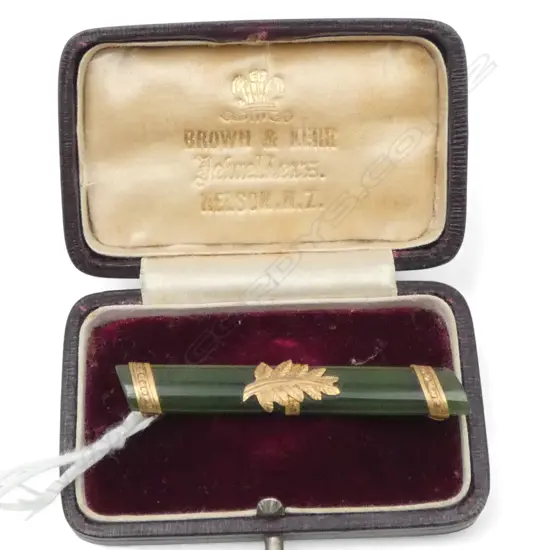 COLONIAL 9ct GOLD & POUNAMU BAR BROOCH