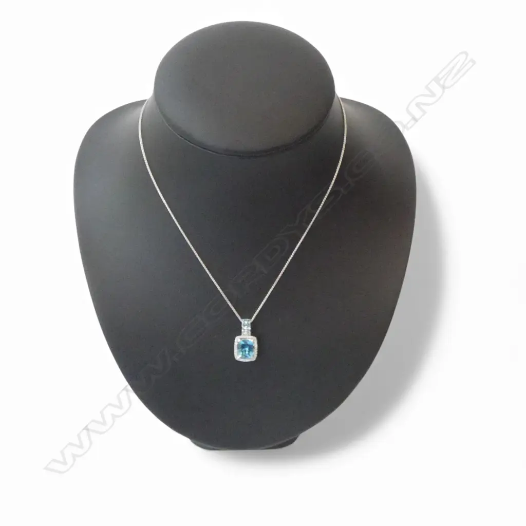 14ct WHT GOLD & TOPAZ HALO PENDANT on 14ct CHAIN, 5.20gm, valuation Image 1++