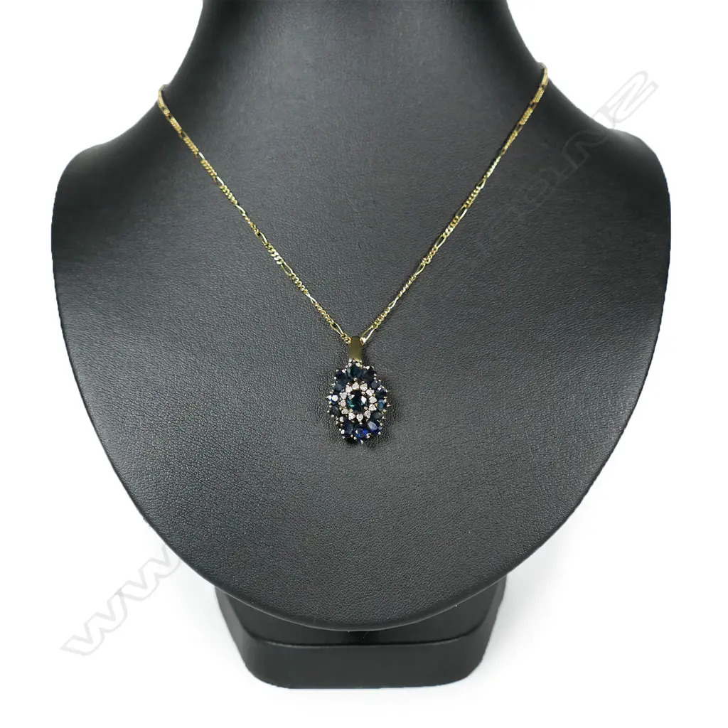 A 14ct gold and sapphire pendant, Image 1++