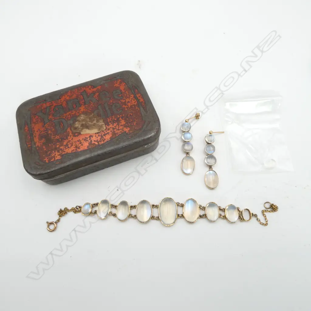 EDWARDIAN 9ct GOLD & MOONSTONE BRACELET & EARRING SUITE. The bracelet missing 1 stone. Comes with another but larger Image 1++