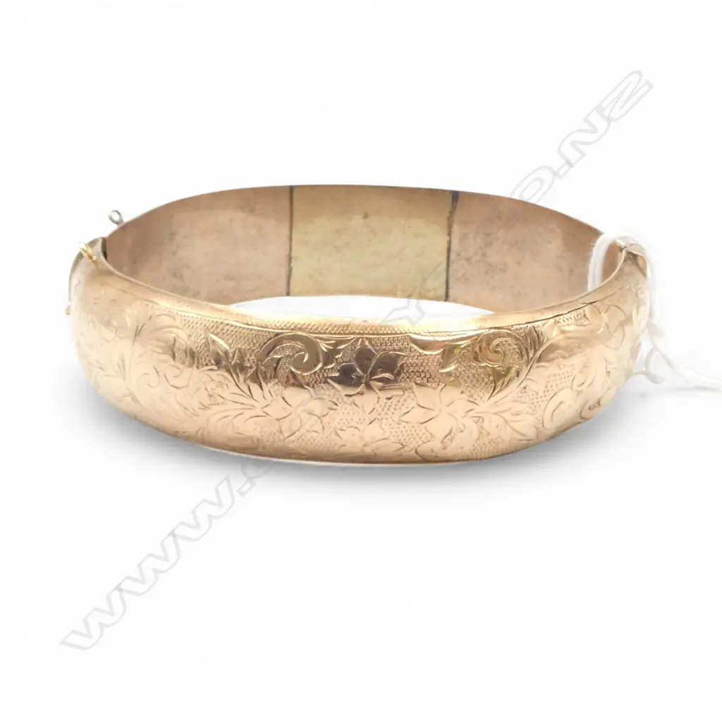 9ct GOLD HINGED BANGLE with faults & repair. 31gms. Image 1++