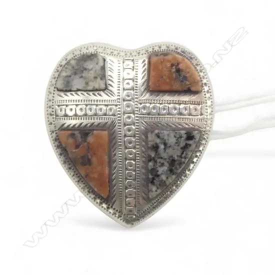 Vintage Scottish heart shield form brooch agate set to quarters