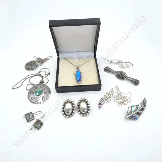ASST SILVER JEWELLERY: 4 NECKLACES + 3 BROOCHES + 2 PR EARRINGS
