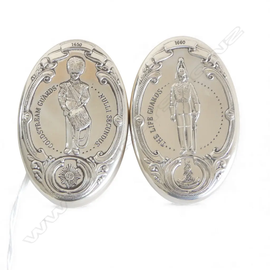 2 STG SILVER PILL BOXES DEPICTING 'THE LIFE GUARDS' & 'COLDSTREAM GUARDS', 51.42gms Image 1++