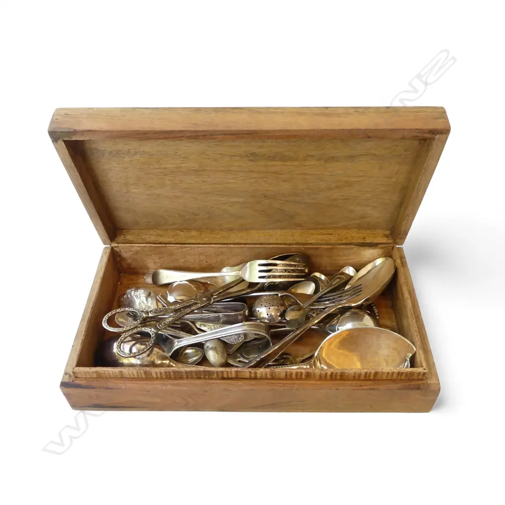 BOXED VINTAGE CUTLERY  Image 1++
