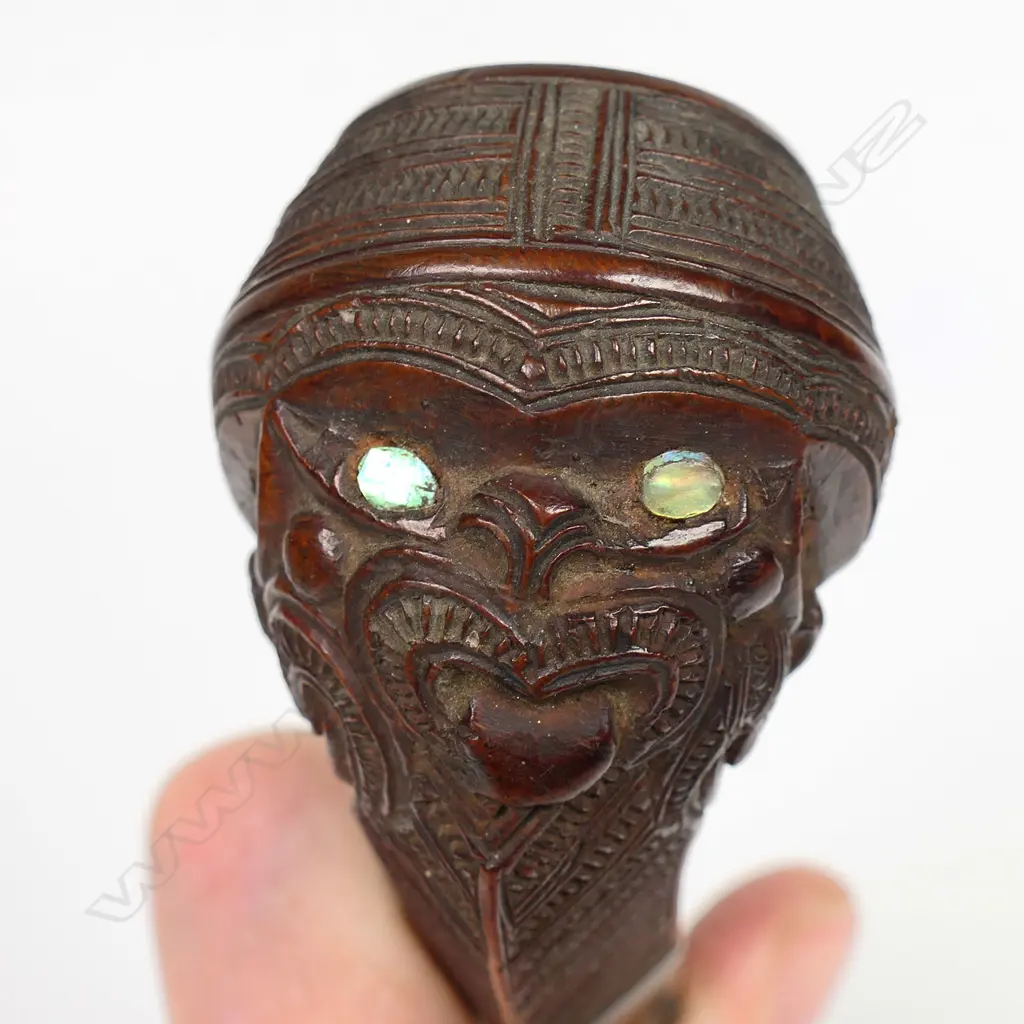Tene Waitere Māori 'Kia-Ora' carved pipe, Image 1++