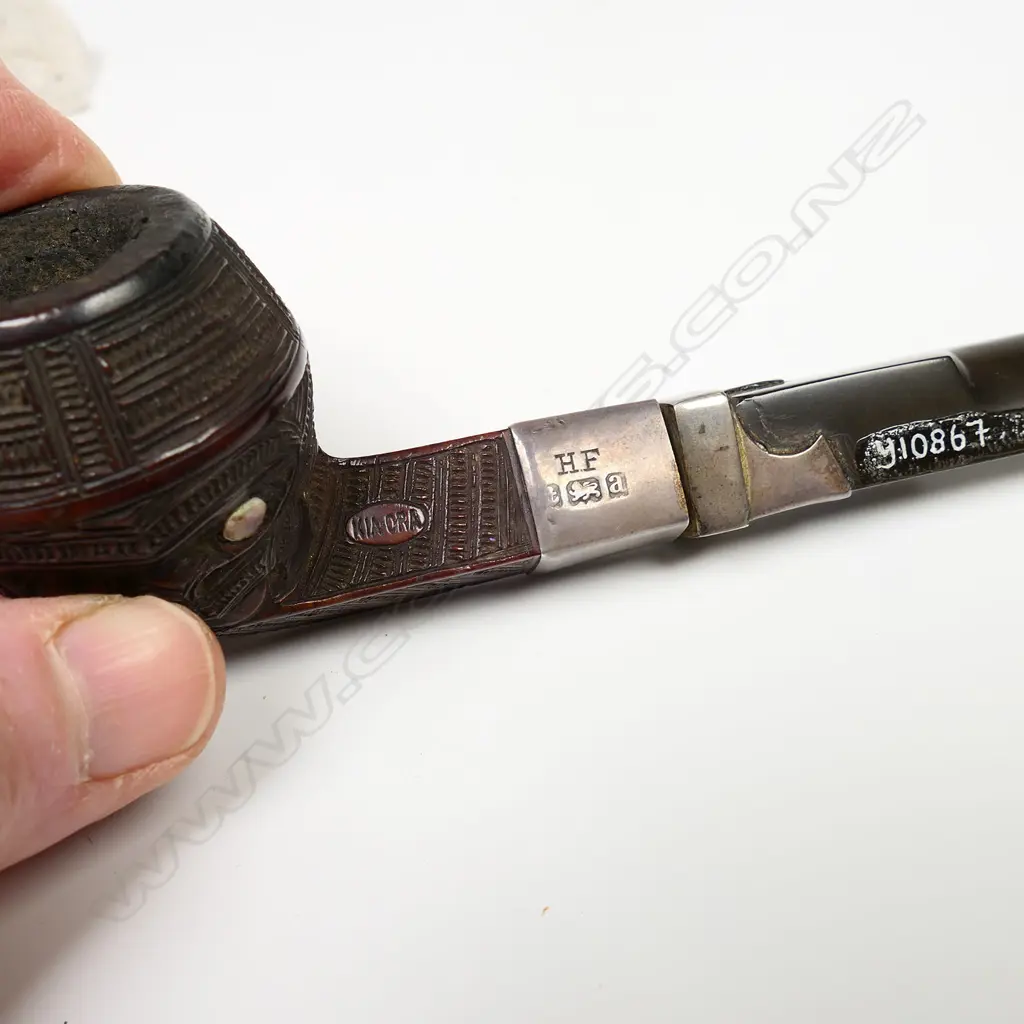 Tene Waitere Māori 'Kia-Ora' carved pipe, Image 1++