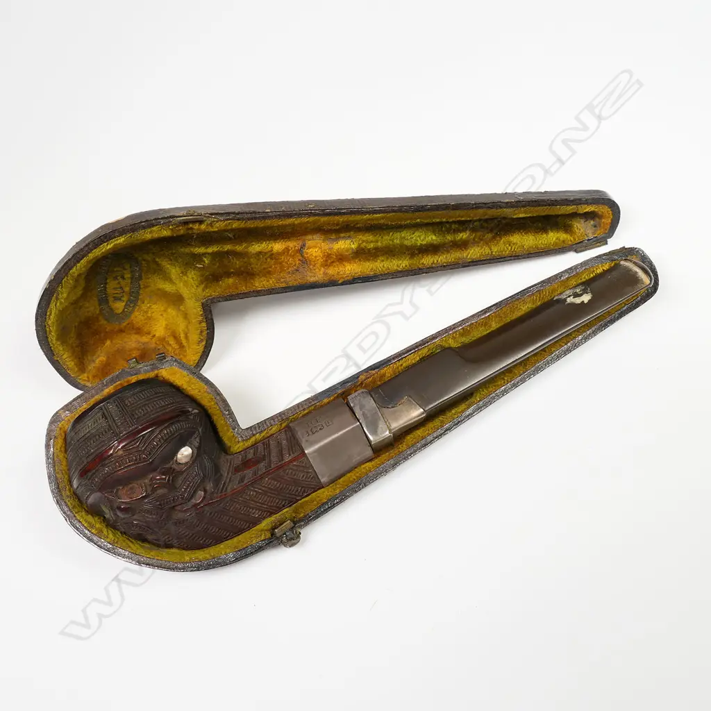 Tene Waitere Māori 'Kia-Ora' carved pipe, Image 1++