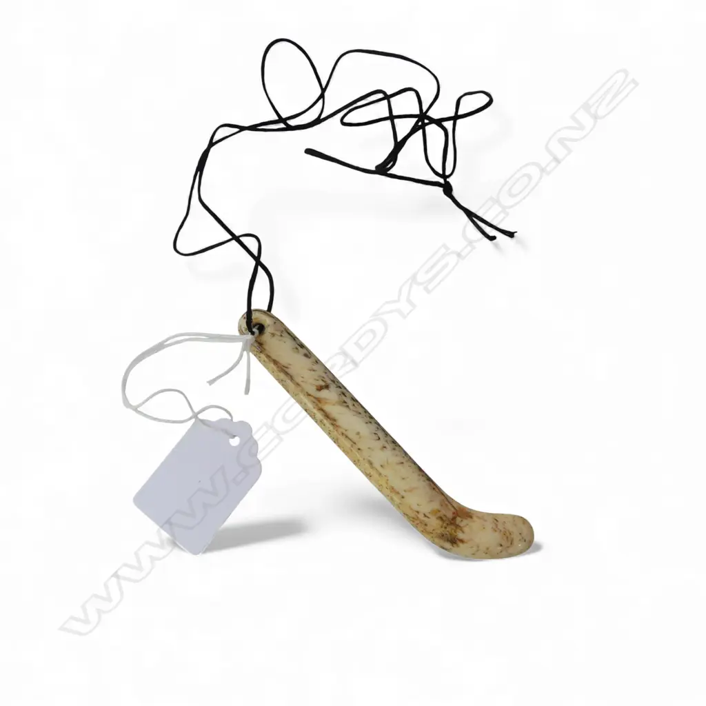 David Tuart carved whalebone Maori kapeu pendant. L.100mm. Image 1++