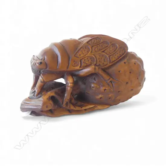 CARVED WOOD NETSUKE CICADA L.65mm