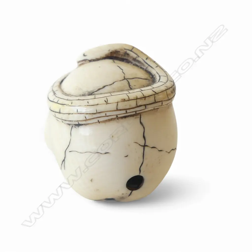 JAPENSE IVORY NETSUKE skull & snake, good patina H.33mm Image 1++