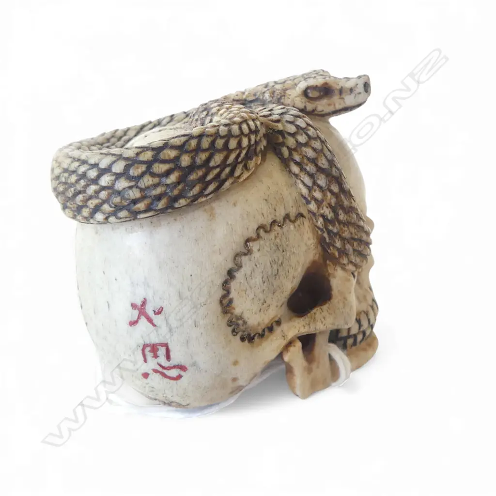 JAPANESE BONE OKIMONO skull & snake, signed H.47mm Image 1++