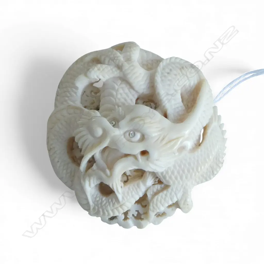 ORIENTAL CARVED IVORY DRAGON BROOCH Dia.50mm signature verso Image 1++