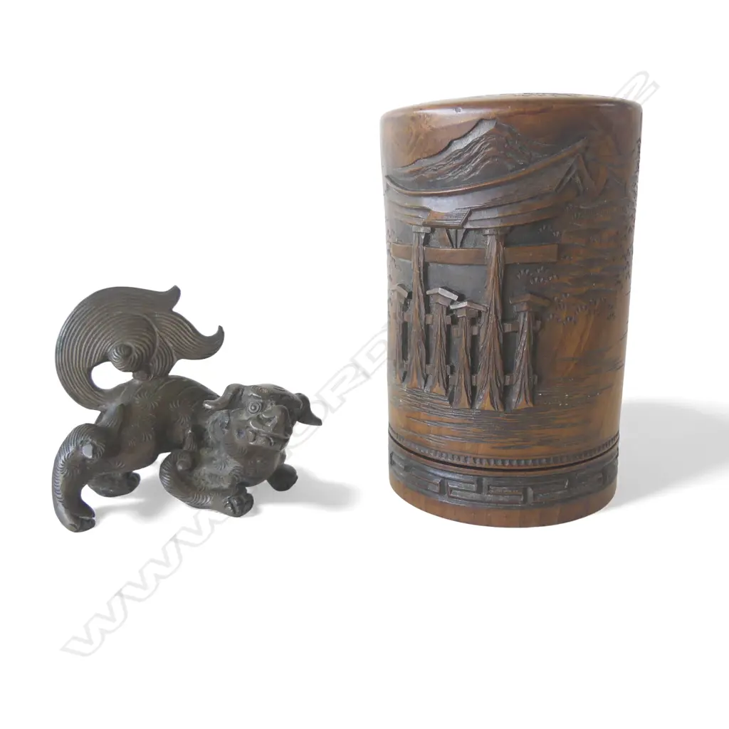 SML BRONZE FOO DOG & CHINESE CARVED LIDDED WOODEN CANNISTER, H100mm Image 1++
